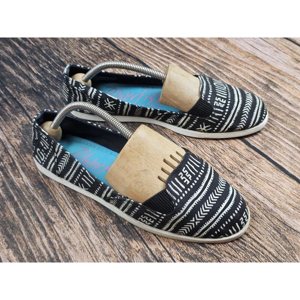 Blowfish Flat Shoes Fabric Uppers Slip On Black White Tribal Womens 9.5